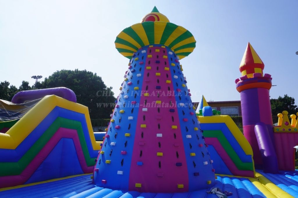 GF2-160 Ultimate Giant Inflatable Kingdom